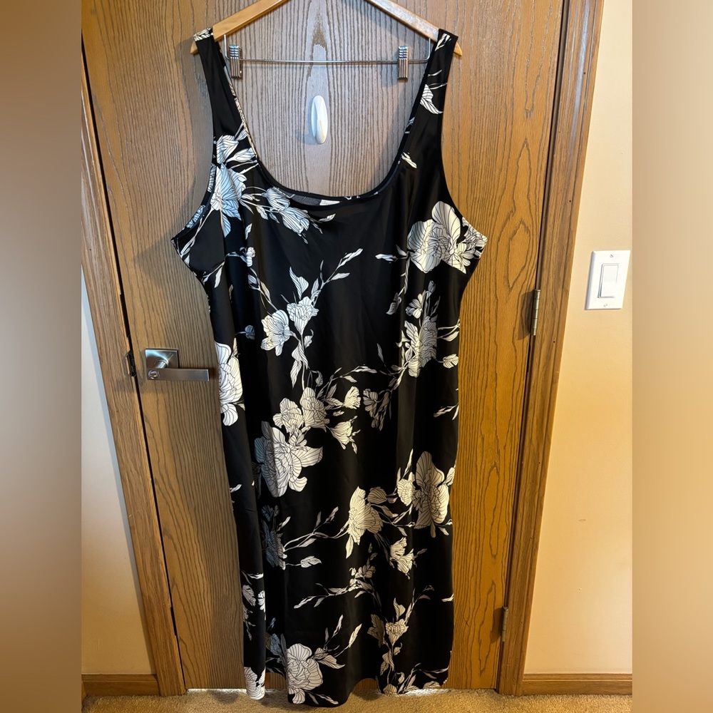 Women’s Plus Black and Cream Floral Dress a new day